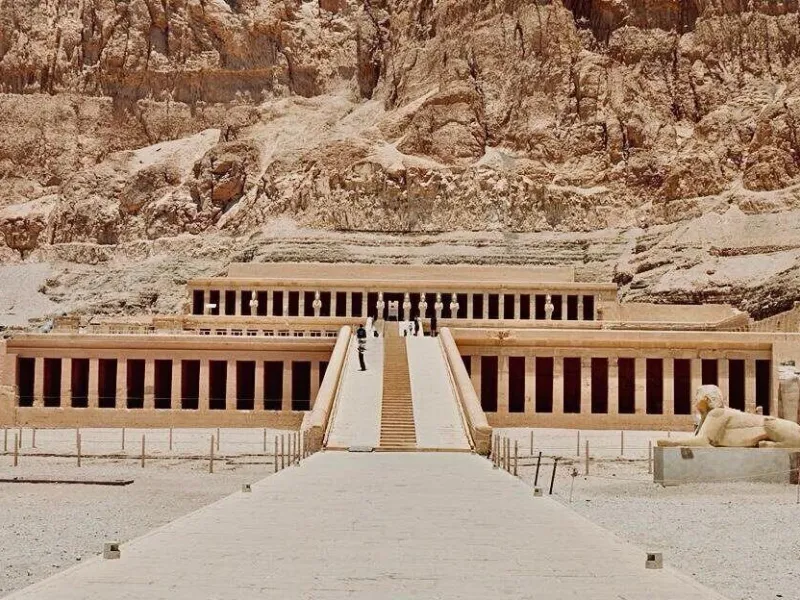 Luxor VIP — Minibus