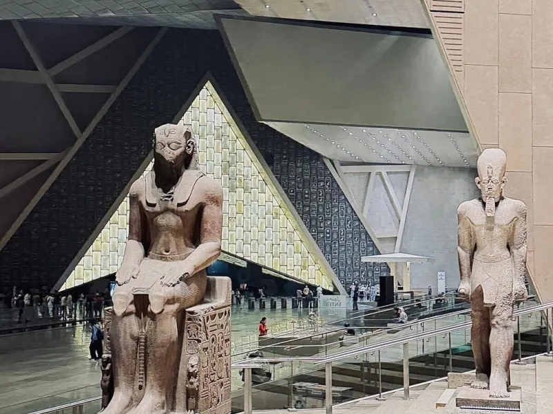 Kairo + Großes Ägyptisches Museum – Reisebus