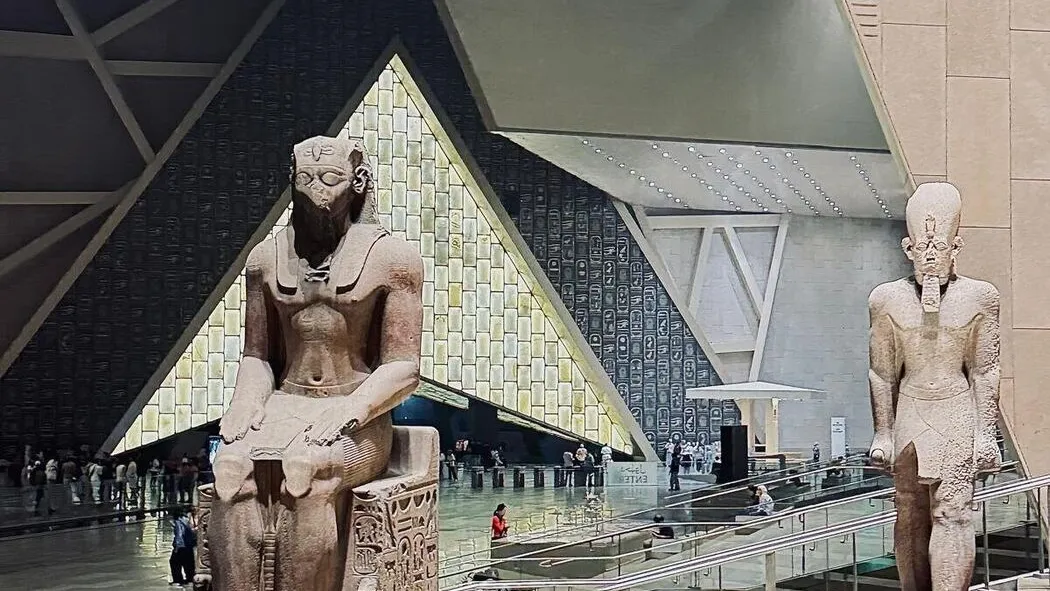 Kairo + Großes Ägyptisches Museum – Reisebus