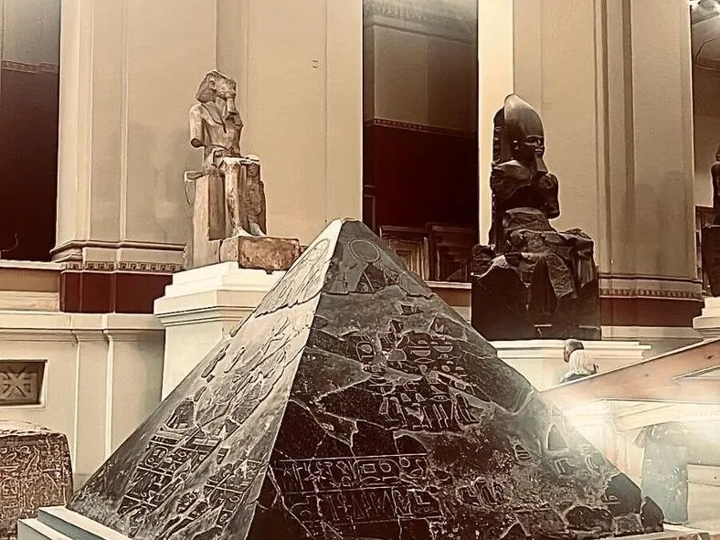 Kairo + Großes Ägyptisches Museum – Reisebus
