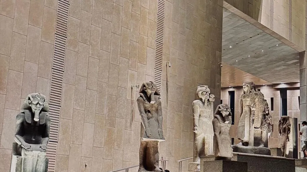 Kairo + Großes Ägyptisches Museum – Reisebus